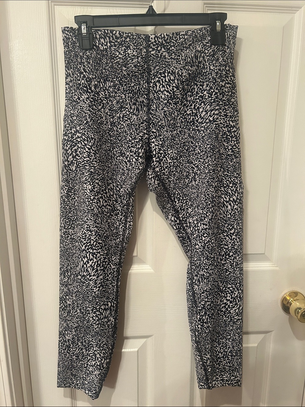 Lululemon women’s Black & White Patterned